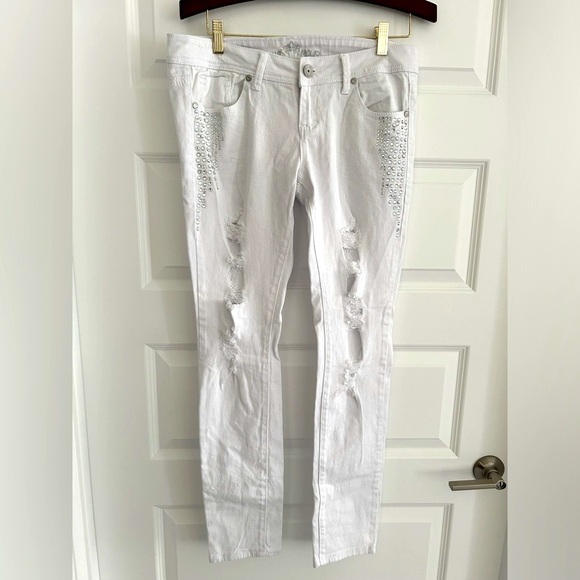 Almost Famous Distressed Rhinestone Jeans White Size 11 Juniors - Picture 1 of 12